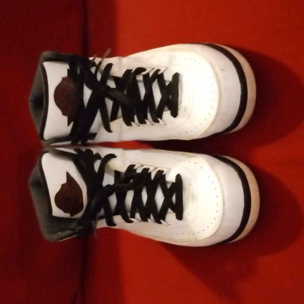 Air Jordan (Mike's).